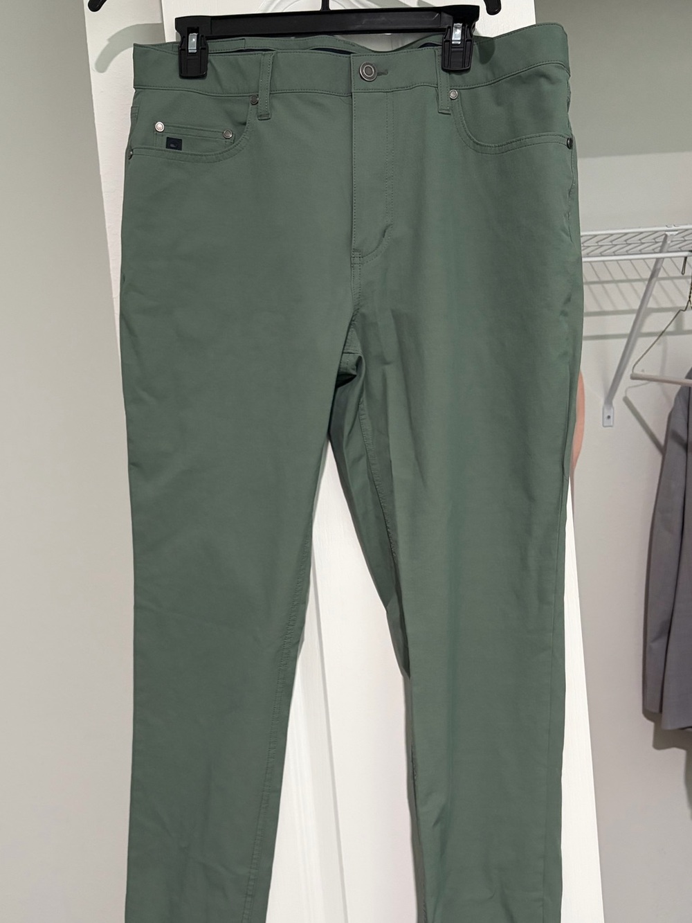 Vineyard Vines Stretch Chinos in Olive